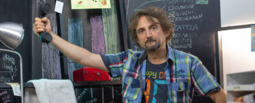 Lo stracurioso Papone alle prese con la routine giornaliera della propria famiglia