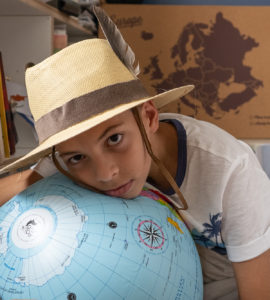 La noia e i bambini nelle lunghe giornate estive.